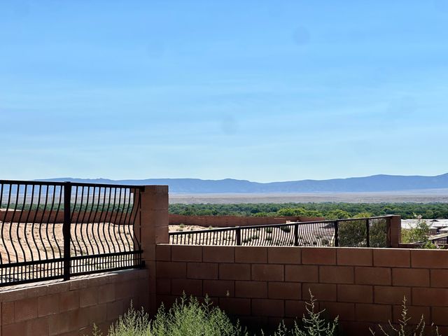 1640 Valle De Colores Road NW, Los Lunas, NM 87031