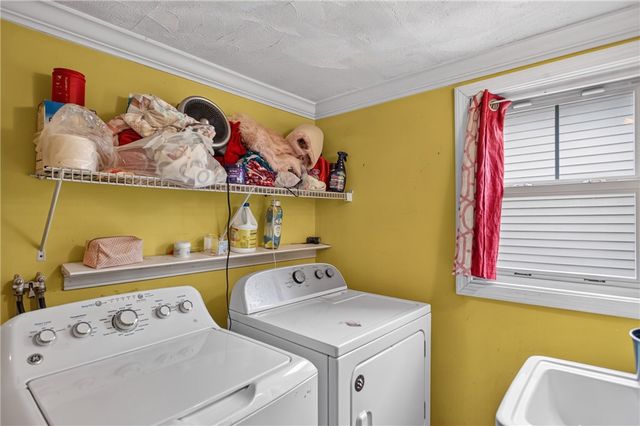 86 Summit Avenue, West Warwick, RI 02893