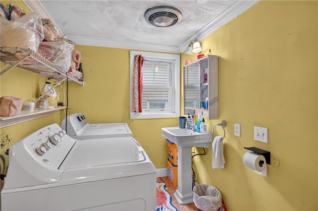 86 Summit Avenue, West Warwick, RI 02893