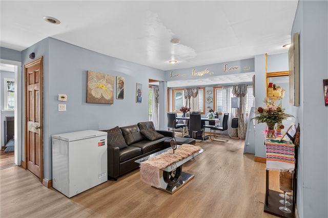 86 Summit Avenue, West Warwick, RI 02893
