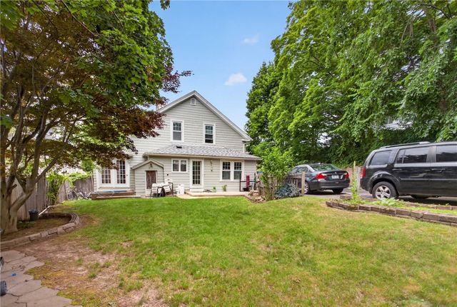 86 Summit Avenue, West Warwick, RI 02893