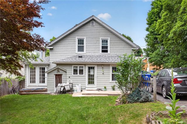 86 Summit Avenue, West Warwick, RI 02893