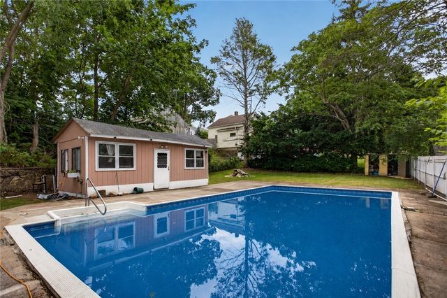 86 Summit Avenue, West Warwick, RI 02893