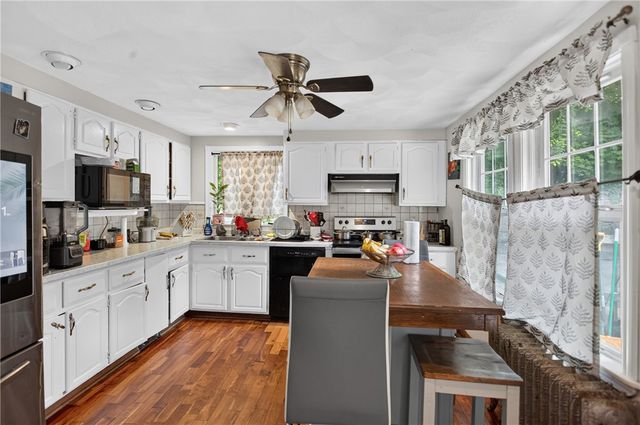 86 Summit Avenue, West Warwick, RI 02893
