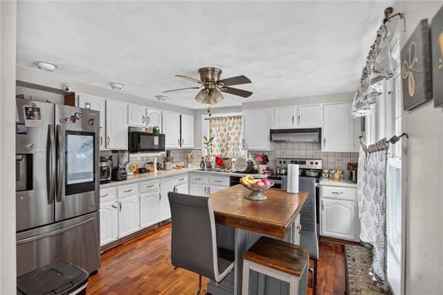 86 Summit Avenue, West Warwick, RI 02893