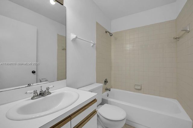 3453 NW 44th Street 104, Oakland Park, FL 33309