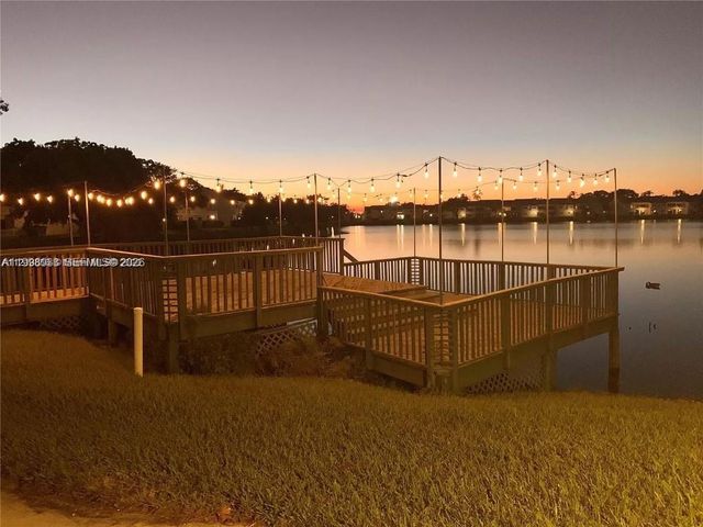 3453 NW 44th Street 104, Oakland Park, FL 33309