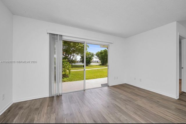 3453 NW 44th Street 104, Oakland Park, FL 33309