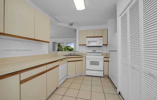 3453 NW 44th Street 104, Oakland Park, FL 33309