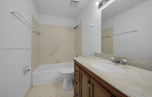 3453 NW 44th Street 104, Oakland Park, FL 33309
