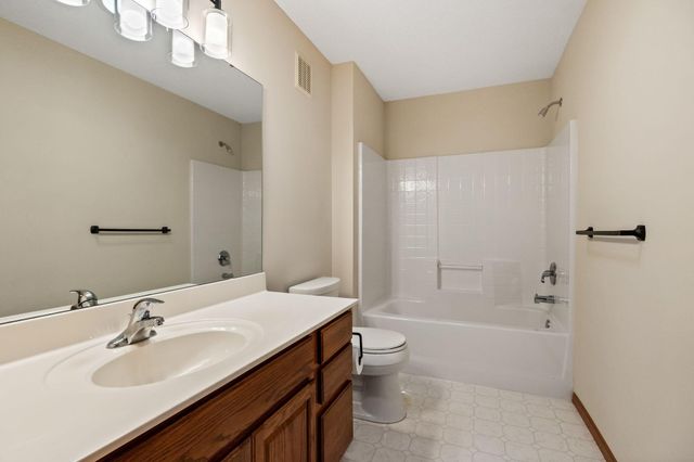 18655 Kalmar Trail, Lakeville, MN 55044