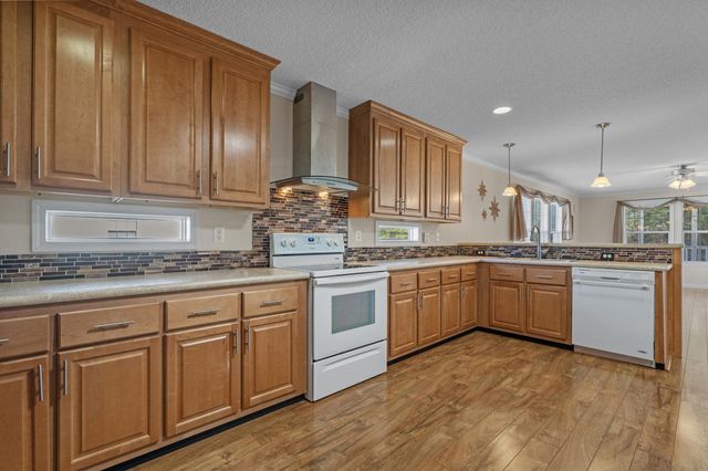 263 Walden Lake Rd., Conway, SC 29526