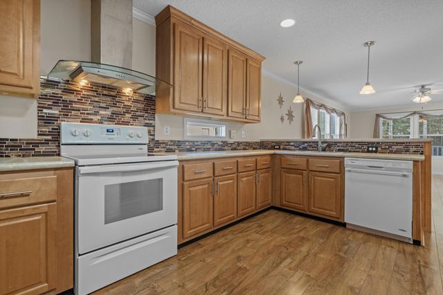 263 Walden Lake Rd., Conway, SC 29526