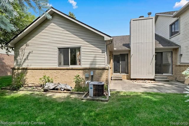 31601 Merriwood Park Drive, Livonia, MI 48152