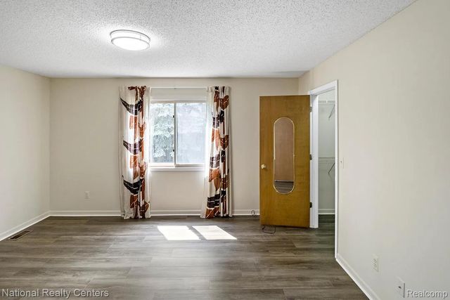 31601 Merriwood Park Drive, Livonia, MI 48152