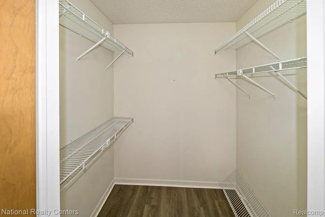 31601 Merriwood Park Drive, Livonia, MI 48152