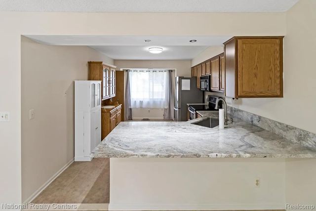 31601 Merriwood Park Drive, Livonia, MI 48152