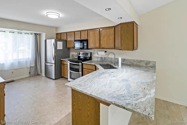 31601 Merriwood Park Drive, Livonia, MI 48152