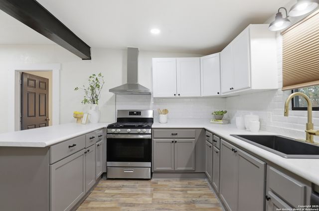 249 E French Pl, San Antonio, TX 78212