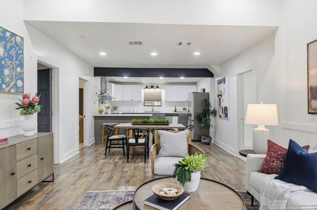 249 E French Pl, San Antonio, TX 78212