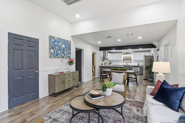 249 E French Pl, San Antonio, TX 78212