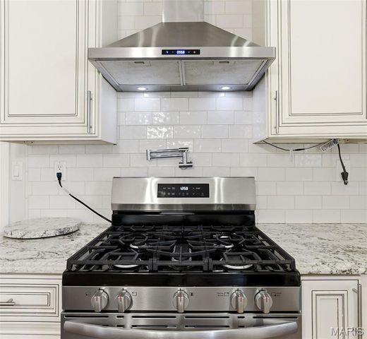 147 Holiday Drive, Edwardsville, IL 62025