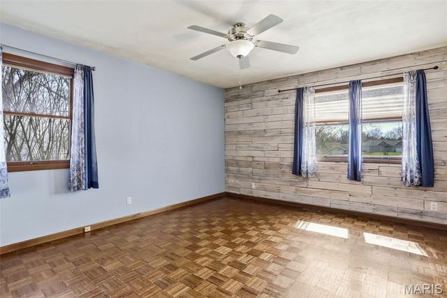 147 Holiday Drive, Edwardsville, IL 62025