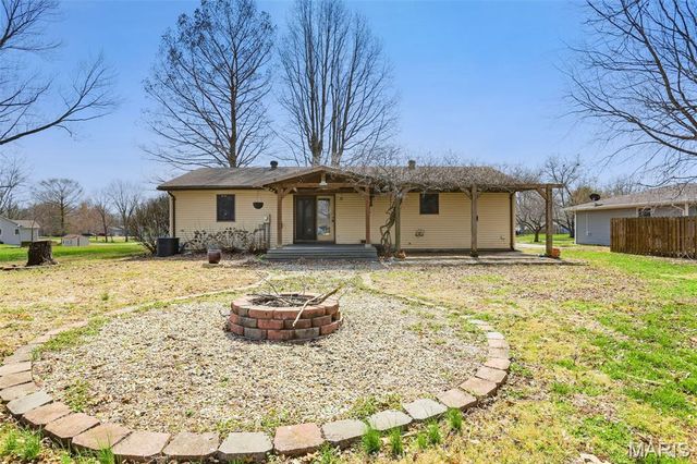 147 Holiday Drive, Edwardsville, IL 62025