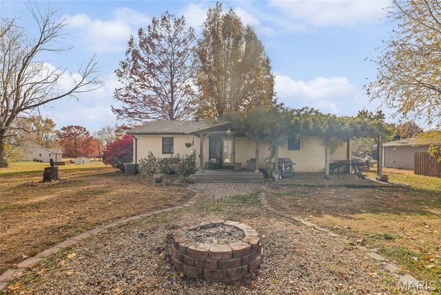 147 Holiday Drive, Edwardsville, IL 62025