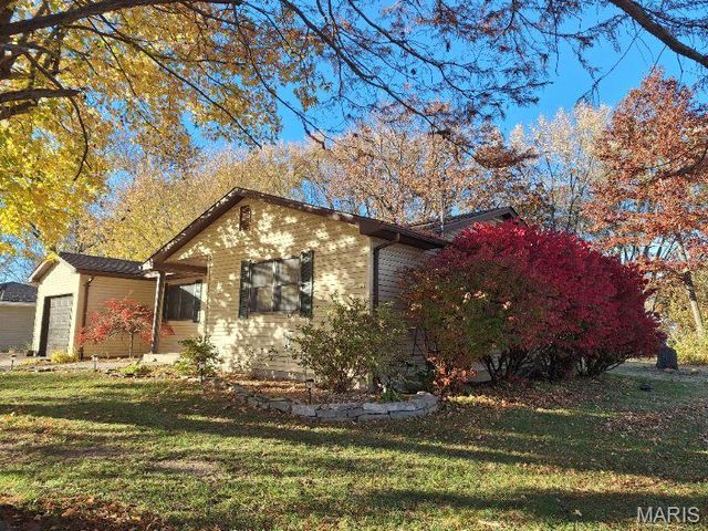 147 Holiday Drive, Edwardsville, IL 62025