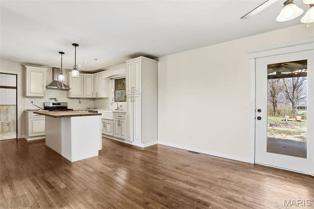 147 Holiday Drive, Edwardsville, IL 62025