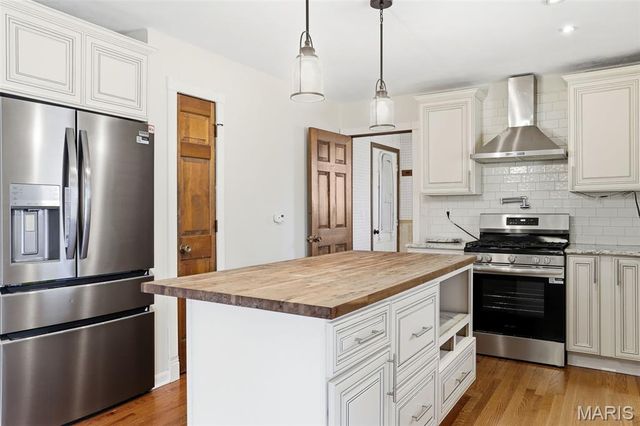 147 Holiday Drive, Edwardsville, IL 62025