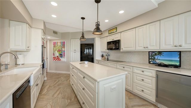 565 SANCTUARY DRIVE B506, Longboat Key, FL 34228