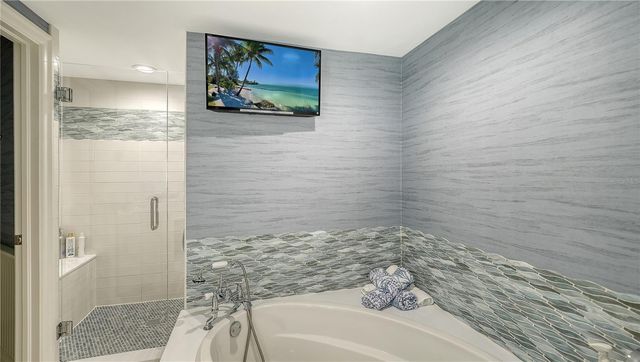 565 SANCTUARY DRIVE B506, Longboat Key, FL 34228