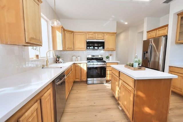 1236 Secret Lake Loop, Lincoln, CA 95648