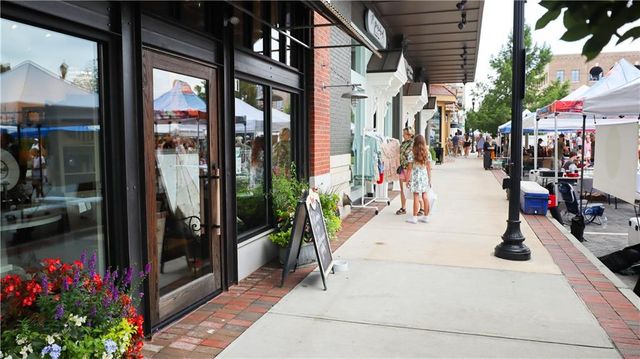 2215 Park Walke Drive, Alpharetta, GA 30009