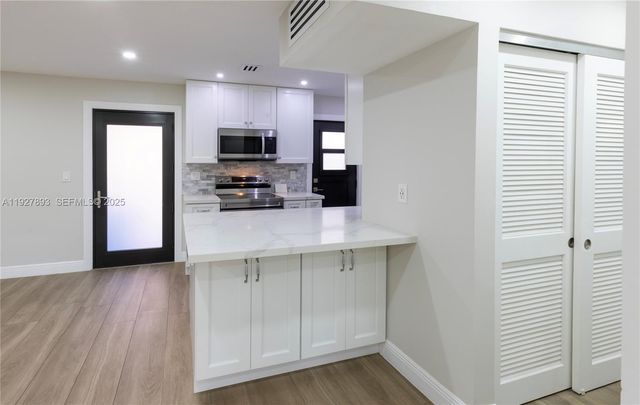 6855 Edgewater Dr 1DS, Coral Gables, FL 33133