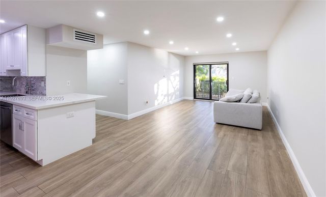 6855 Edgewater Dr 1DS, Coral Gables, FL 33133