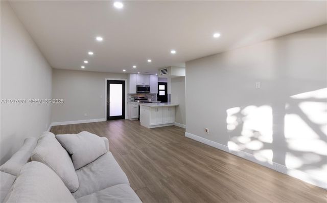 6855 Edgewater Dr 1DS, Coral Gables, FL 33133