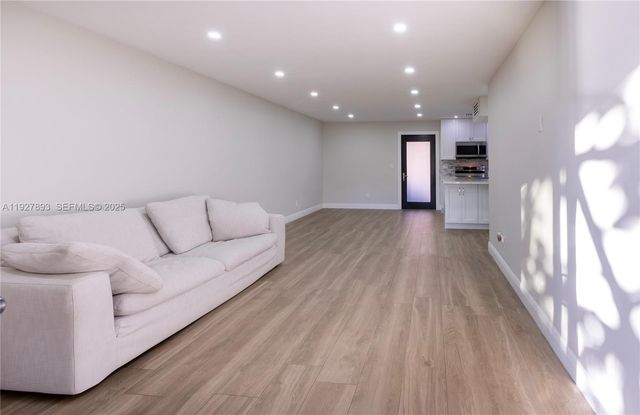 6855 Edgewater Dr 1DS, Coral Gables, FL 33133