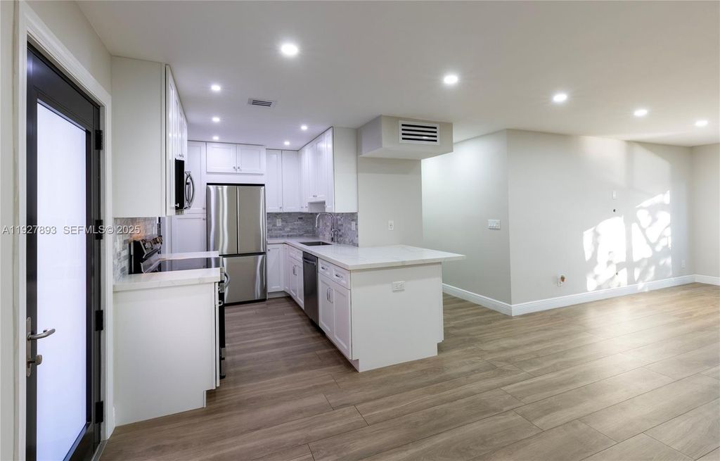 6855 Edgewater Dr 1DS, Coral Gables, FL 33133