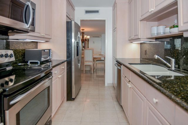 4200 N Ocean Drive 2-605, Singer Island, FL 33404