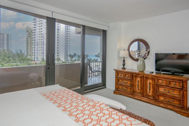 4200 N Ocean Drive 2-605, Singer Island, FL 33404