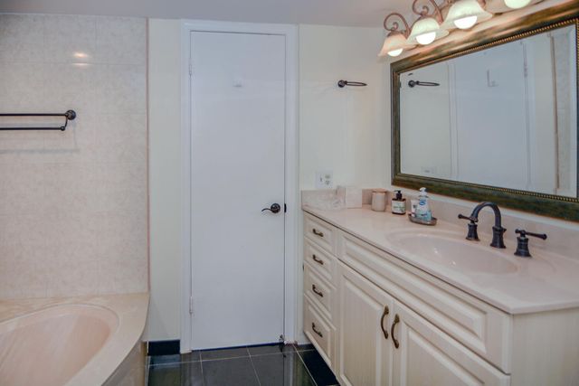 4200 N Ocean Drive 2-605, Singer Island, FL 33404
