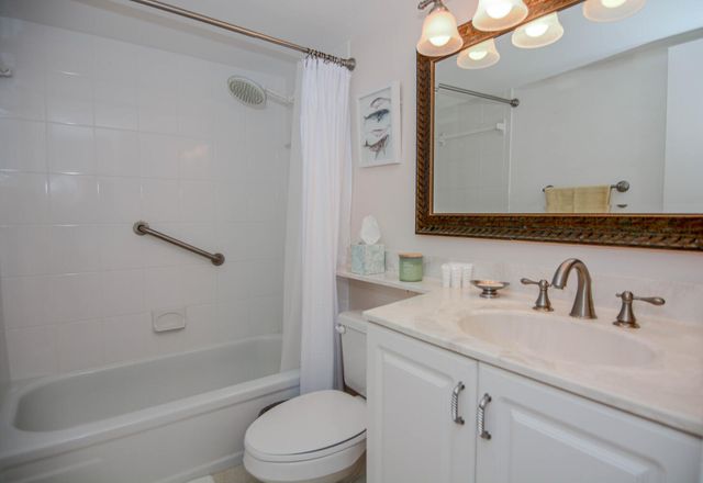 4200 N Ocean Drive 2-605, Singer Island, FL 33404