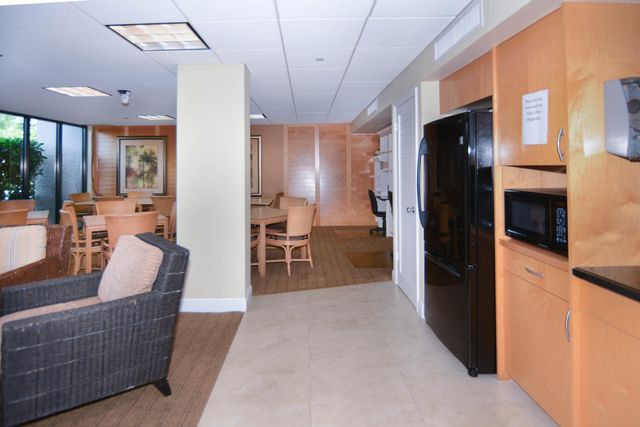 4200 N Ocean Drive 2-605, Singer Island, FL 33404