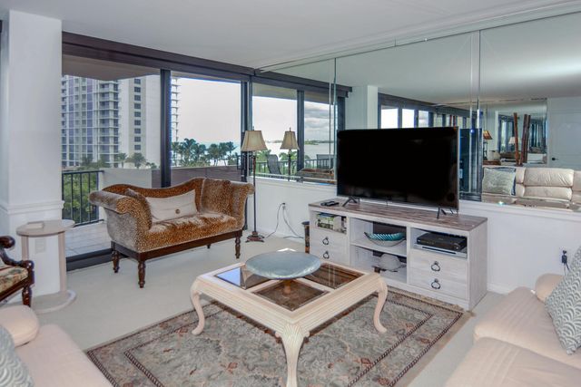 4200 N Ocean Drive 2-605, Singer Island, FL 33404
