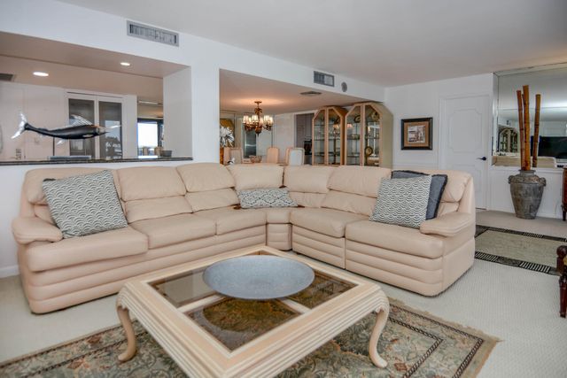 4200 N Ocean Drive 2-605, Singer Island, FL 33404