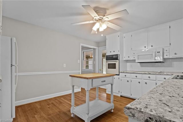 2601 W Woodlyn Way, Greensboro, NC 27407