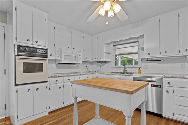 2601 W Woodlyn Way, Greensboro, NC 27407